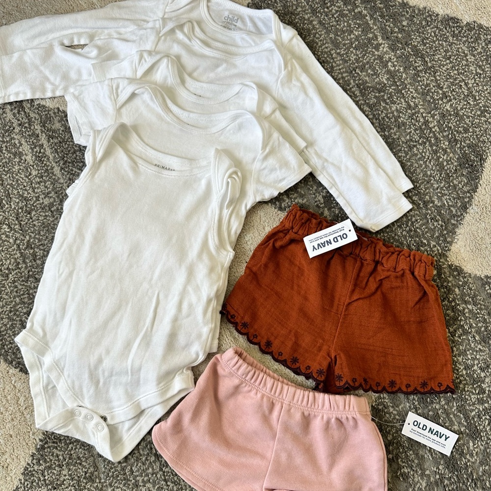 NWT Baby Girl Old Navy Shorts & Onesie Bundle 6-12 months